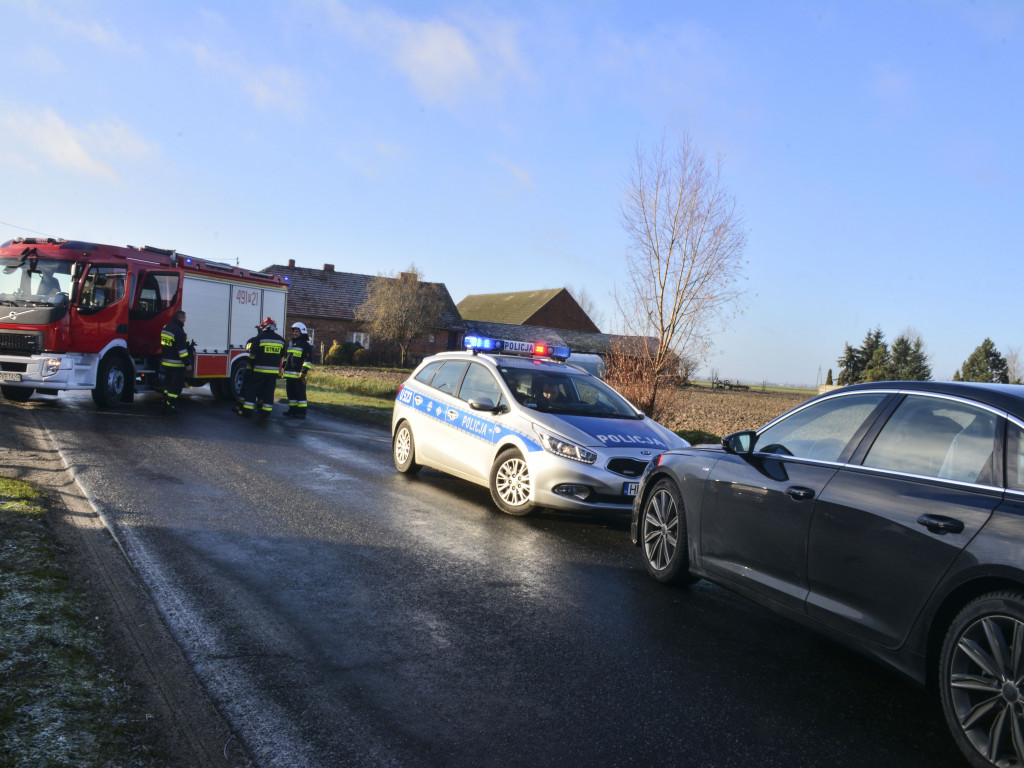 Motorowerzysta w szpitalu, kilka aut w rowie