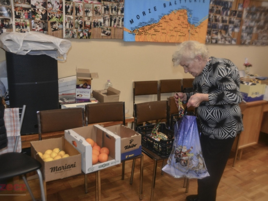 Zdunowscy seniorzy przygotowali świąteczne paczki dla chorych