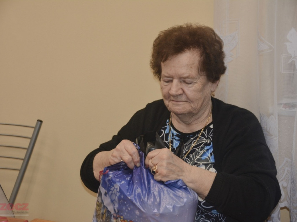 Zdunowscy seniorzy przygotowali świąteczne paczki dla chorych