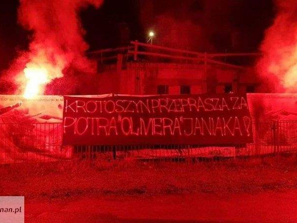 Omyłka Oliviera Janiaka, gwizdy i baner w Krotoszynie. CIĄG DALSZY SPRAWY