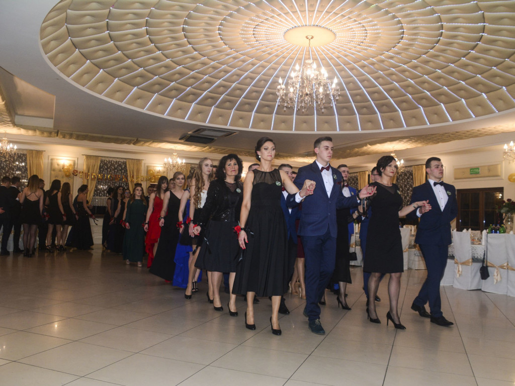 URODA I CZAR. Studniówkowy bal trójki