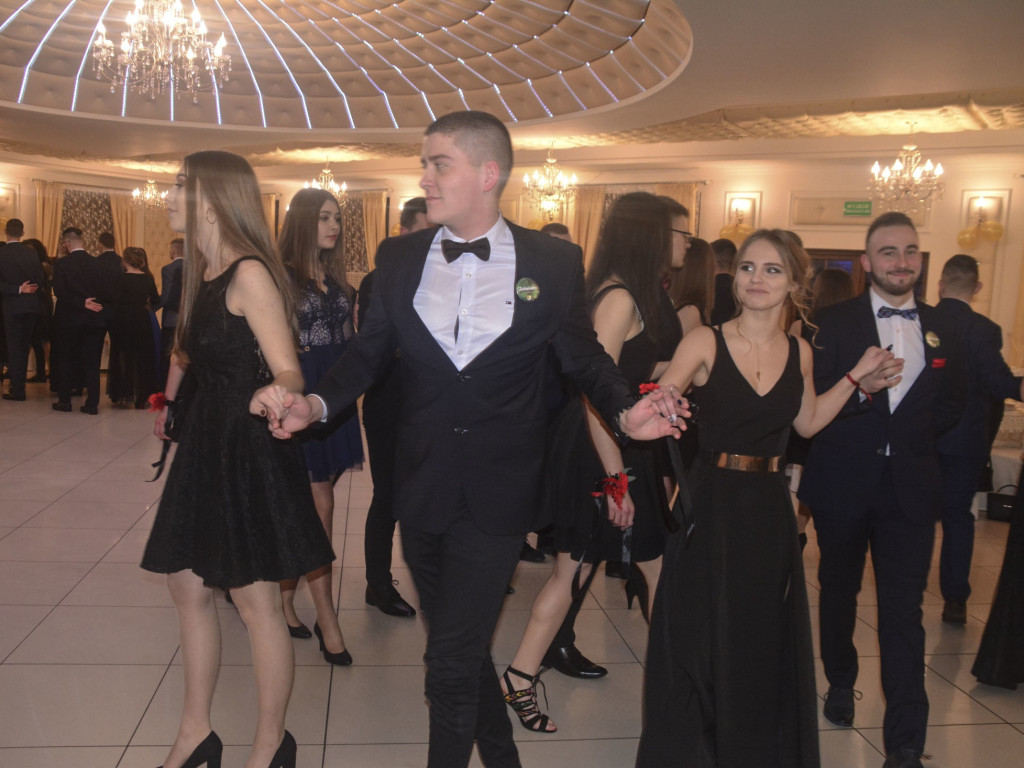 URODA I CZAR. Studniówkowy bal trójki