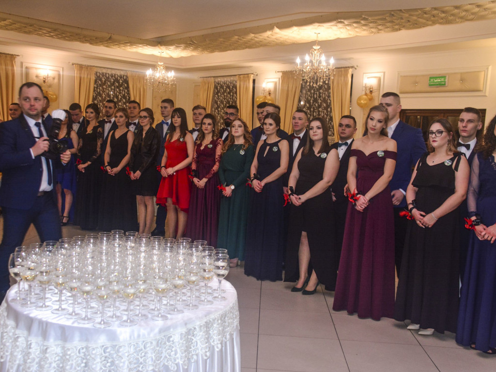 URODA I CZAR. Studniówkowy bal trójki