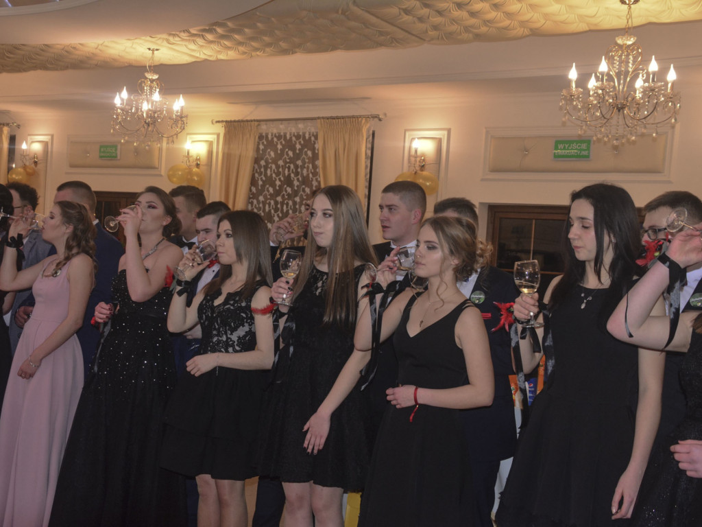 URODA I CZAR. Studniówkowy bal trójki