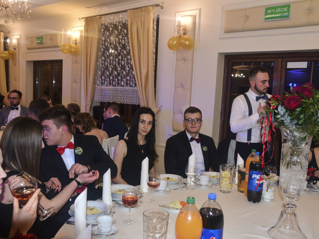 URODA I CZAR. Studniówkowy bal trójki