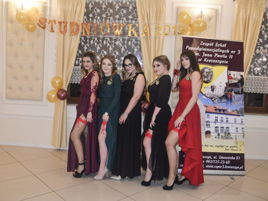 URODA I CZAR. Studniówkowy bal trójki