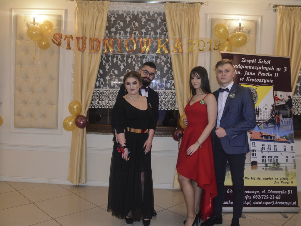 URODA I CZAR. Studniówkowy bal trójki