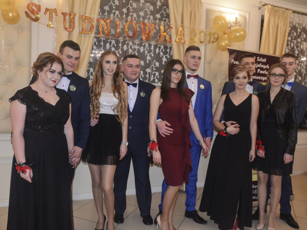 URODA I CZAR. Studniówkowy bal trójki