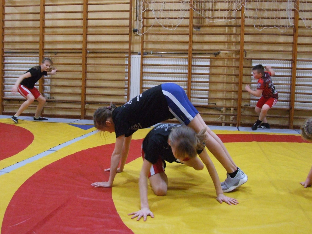 Orpiszew postawił na zapasy dziewcząt