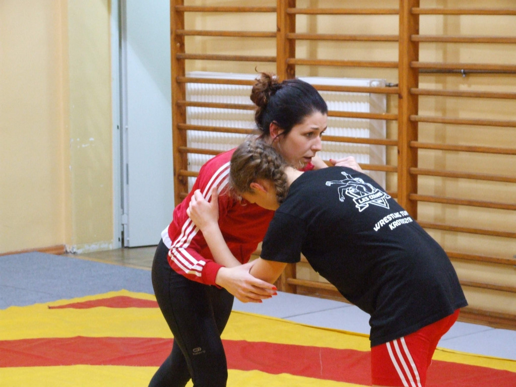 Orpiszew postawił na zapasy dziewcząt