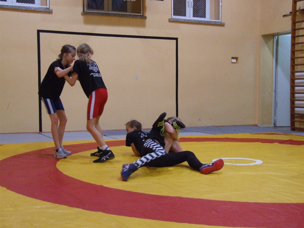 Orpiszew postawił na zapasy dziewcząt