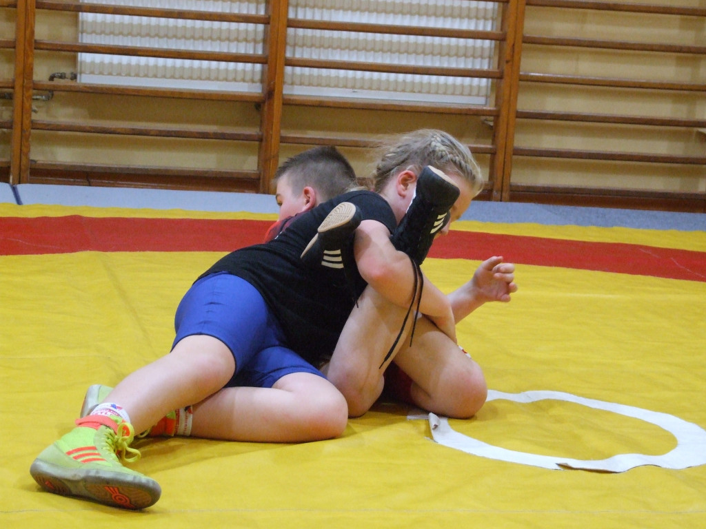 Orpiszew postawił na zapasy dziewcząt