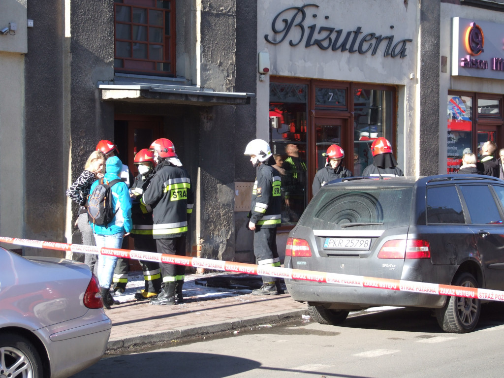Pożar kamienicy. Sprawcą 13-latek, który podpalił kruchtę kościoła. Czy nie ma na to rady? (ZDJĘCIA)