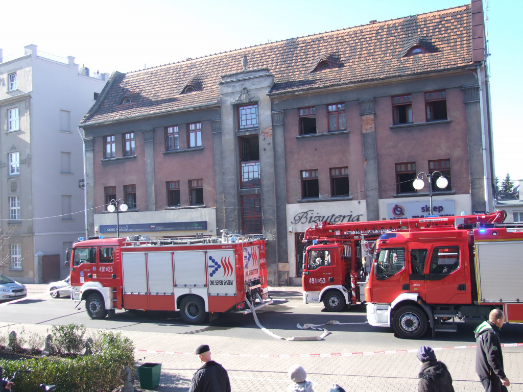 Pożar kamienicy. Sprawcą 13-latek, który podpalił kruchtę kościoła. Czy nie ma na to rady? (ZDJĘCIA)