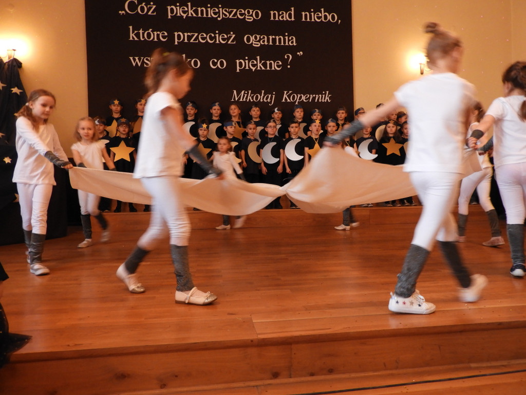 SP nr 5 w Krotoszynie ma nowy sztandar (ZDJĘCIA)