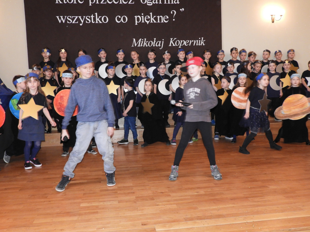 SP nr 5 w Krotoszynie ma nowy sztandar (ZDJĘCIA)