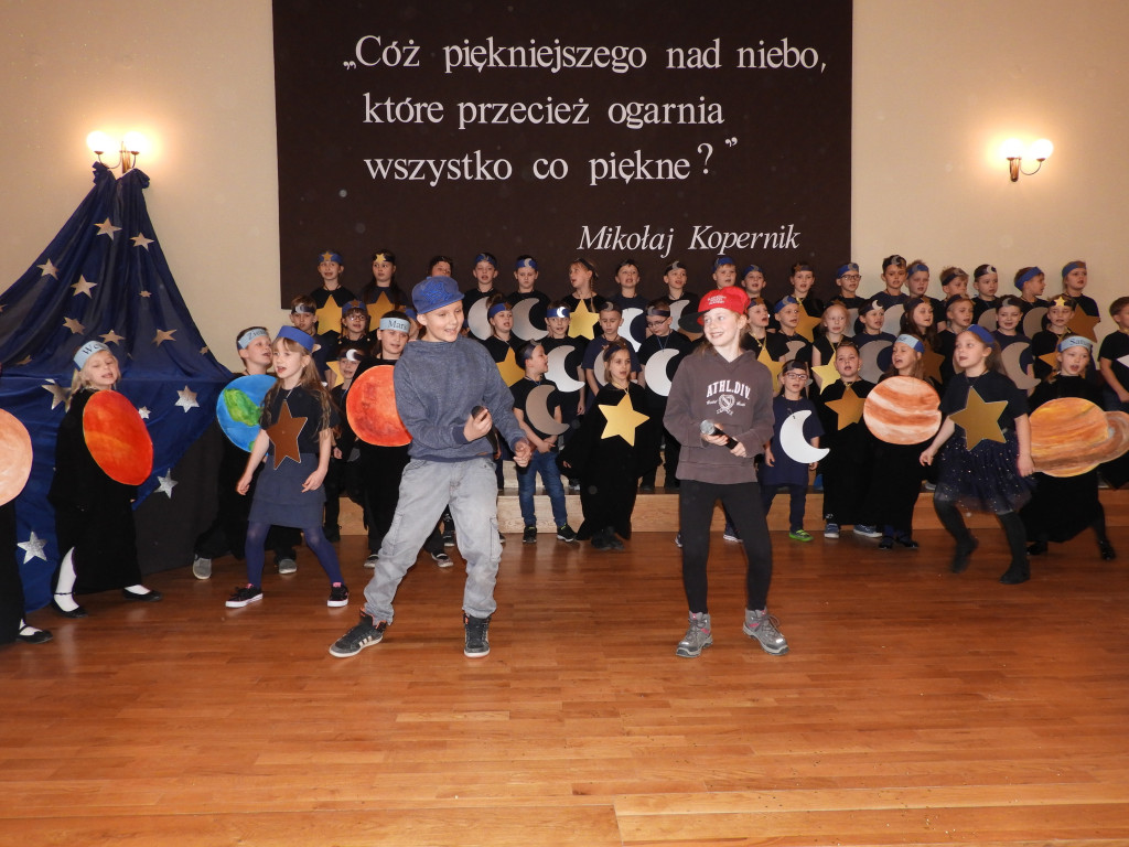 SP nr 5 w Krotoszynie ma nowy sztandar (ZDJĘCIA)