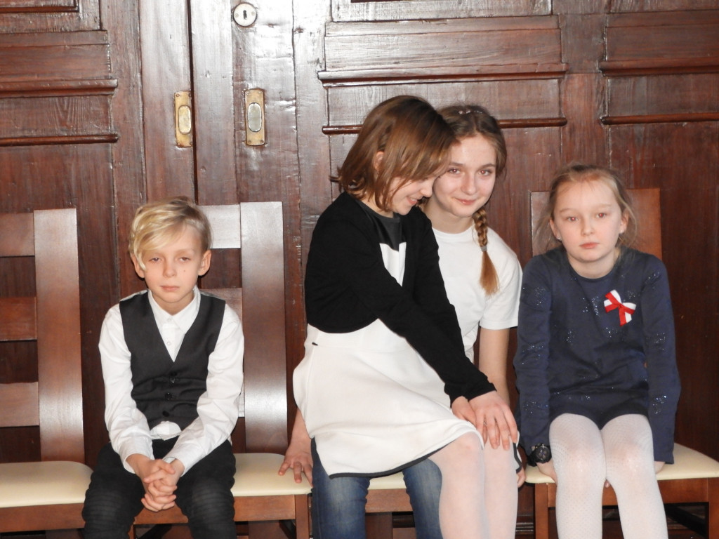 SP nr 5 w Krotoszynie ma nowy sztandar (ZDJĘCIA)