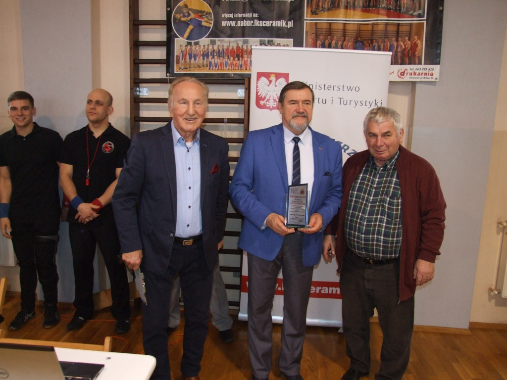 Mistrzostwa dzieci w zapasach (ZDJĘCIA)