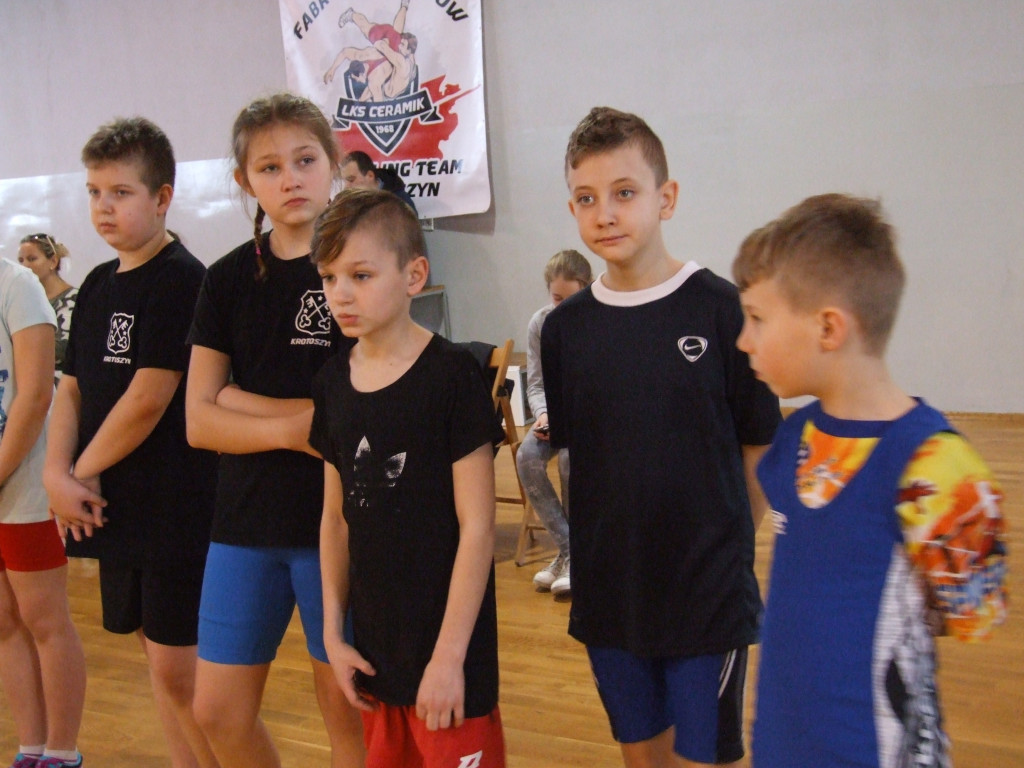 Mistrzostwa dzieci w zapasach (ZDJĘCIA)
