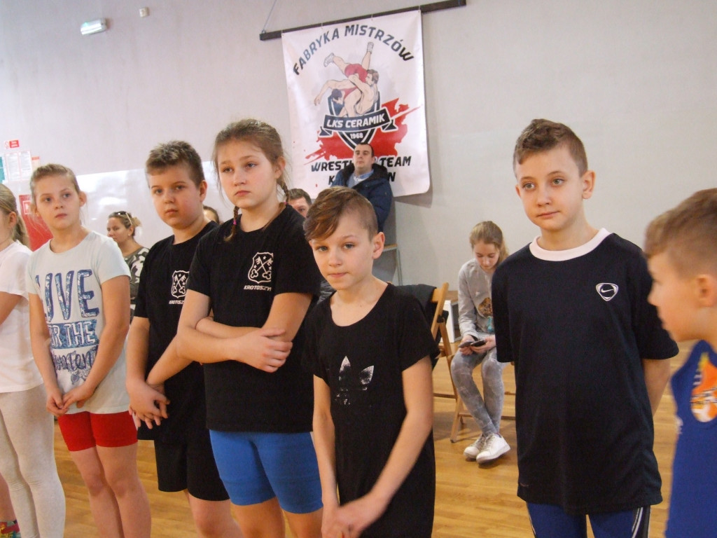 Mistrzostwa dzieci w zapasach (ZDJĘCIA)