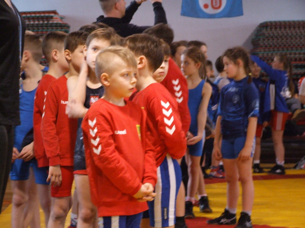 Mistrzostwa dzieci w zapasach (ZDJĘCIA)