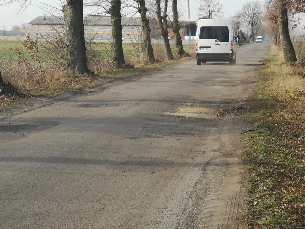 Wyganów.  Zasypali dziury... piaskiem