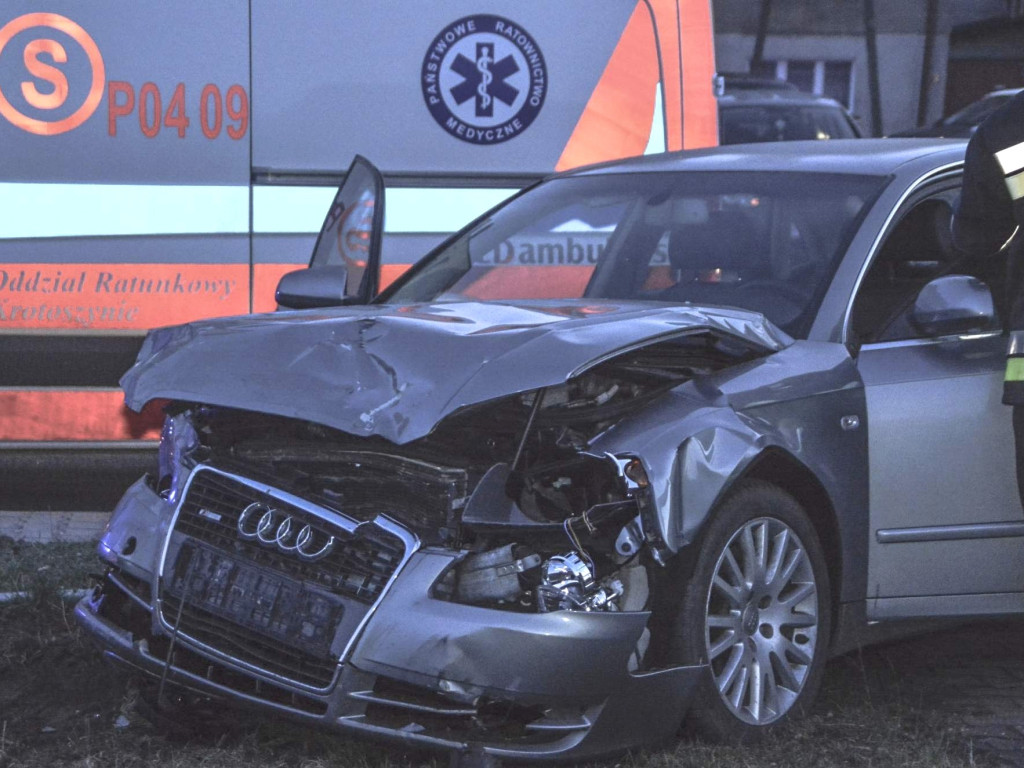 Groźny wypadek. Zderzyły się 2 auta. 3 osoby poszkodowane