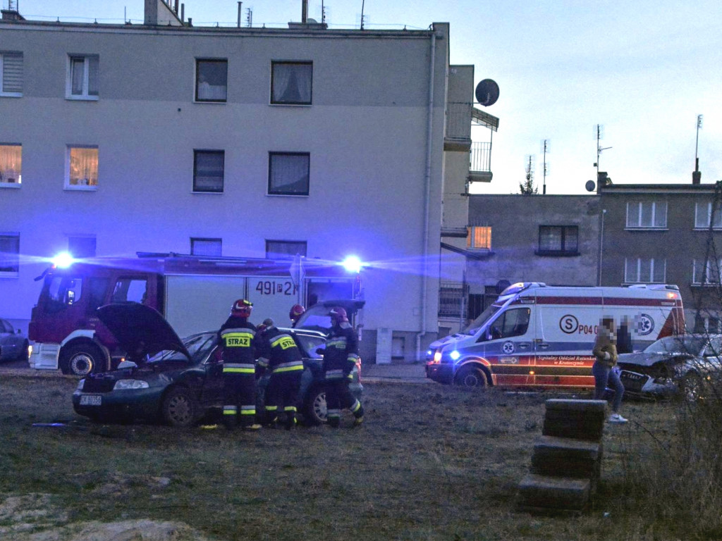 Groźny wypadek. Zderzyły się 2 auta. 3 osoby poszkodowane