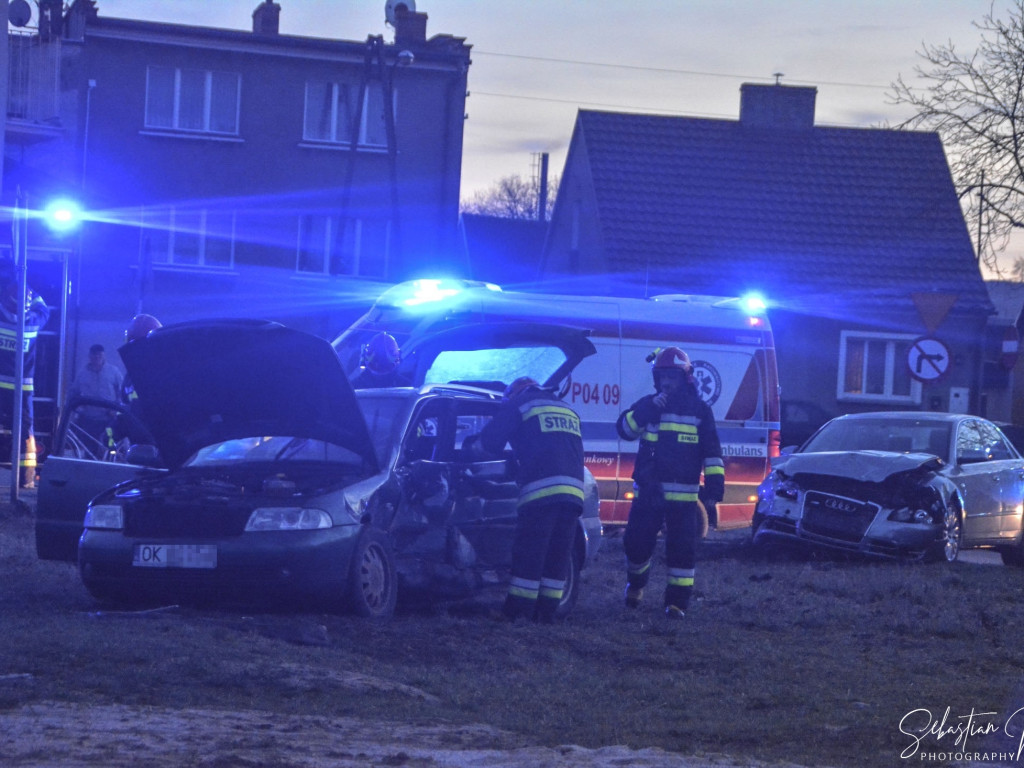 Groźny wypadek. Zderzyły się 2 auta. 3 osoby poszkodowane