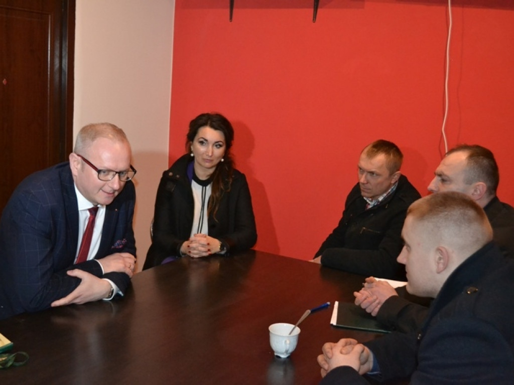 Nowy wóz dla OSP Sulmierzyce? Pomoc oferuje senator Mikołajaczyk