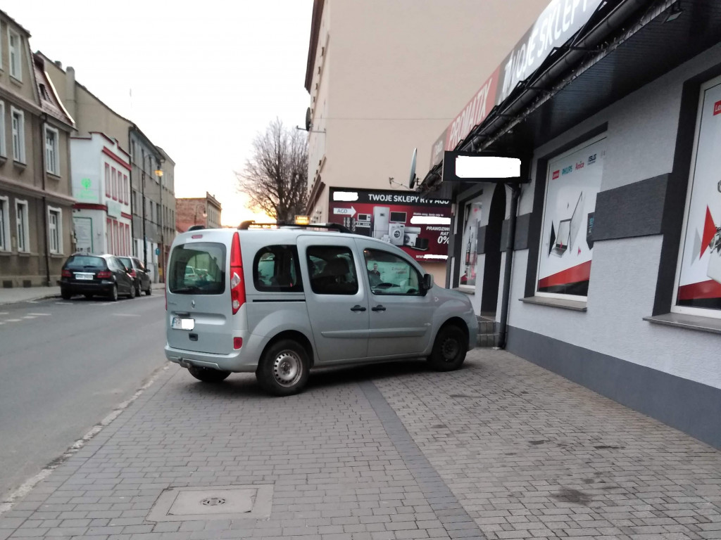 Co z parkowaniem na ul. Słodowej. To chodnik czy parking? (AKTUALIZACJA)