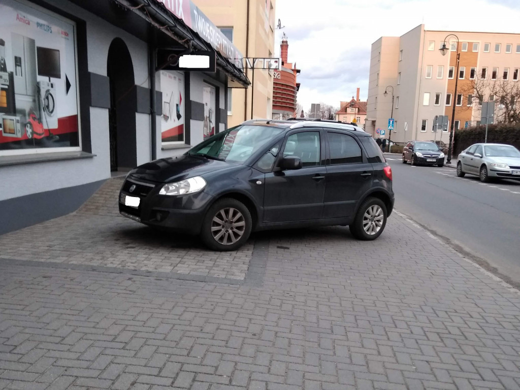 Co z parkowaniem na ul. Słodowej. To chodnik czy parking? (AKTUALIZACJA)