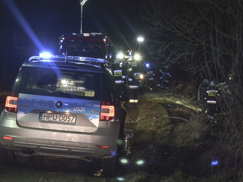 Wypadek 2 samochodów pod Baszkowem. Jedna osoba była uwięziona