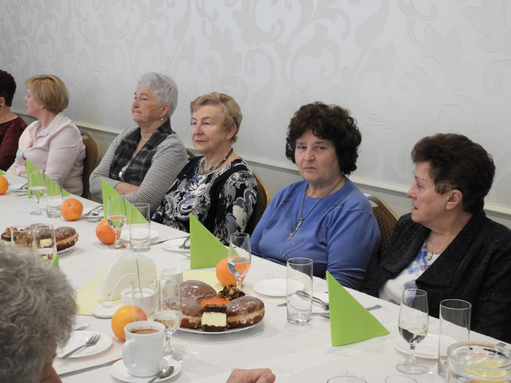 Świętujące seniorki