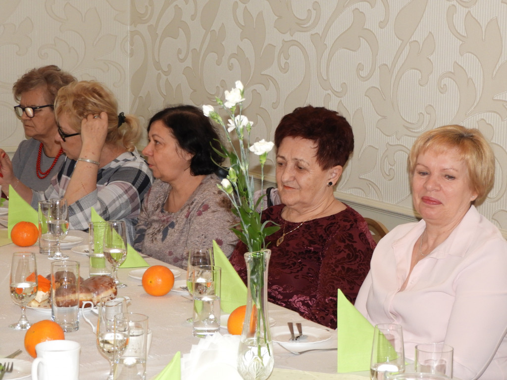 Świętujące seniorki