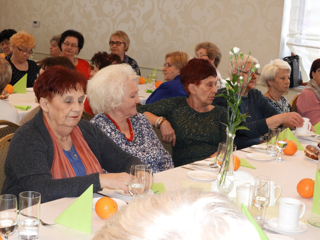 Świętujące seniorki