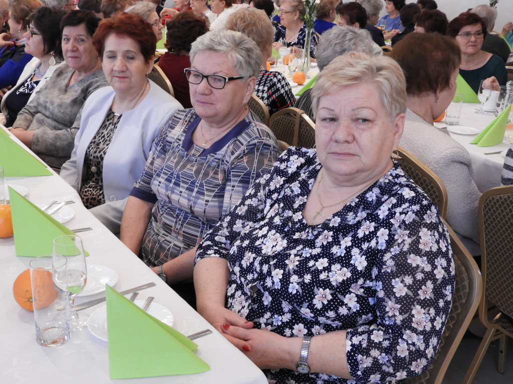 Świętujące seniorki