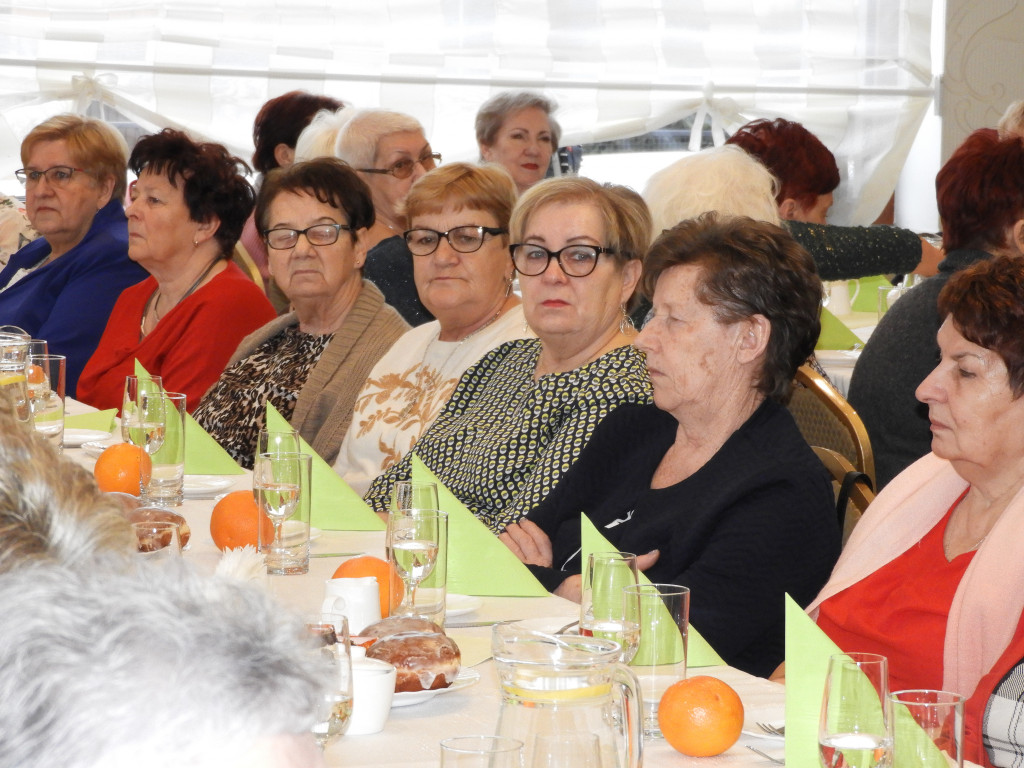 Świętujące seniorki