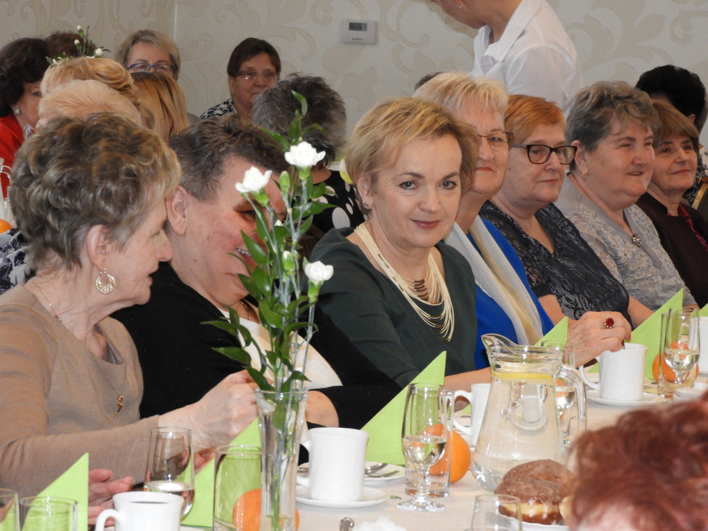 Świętujące seniorki