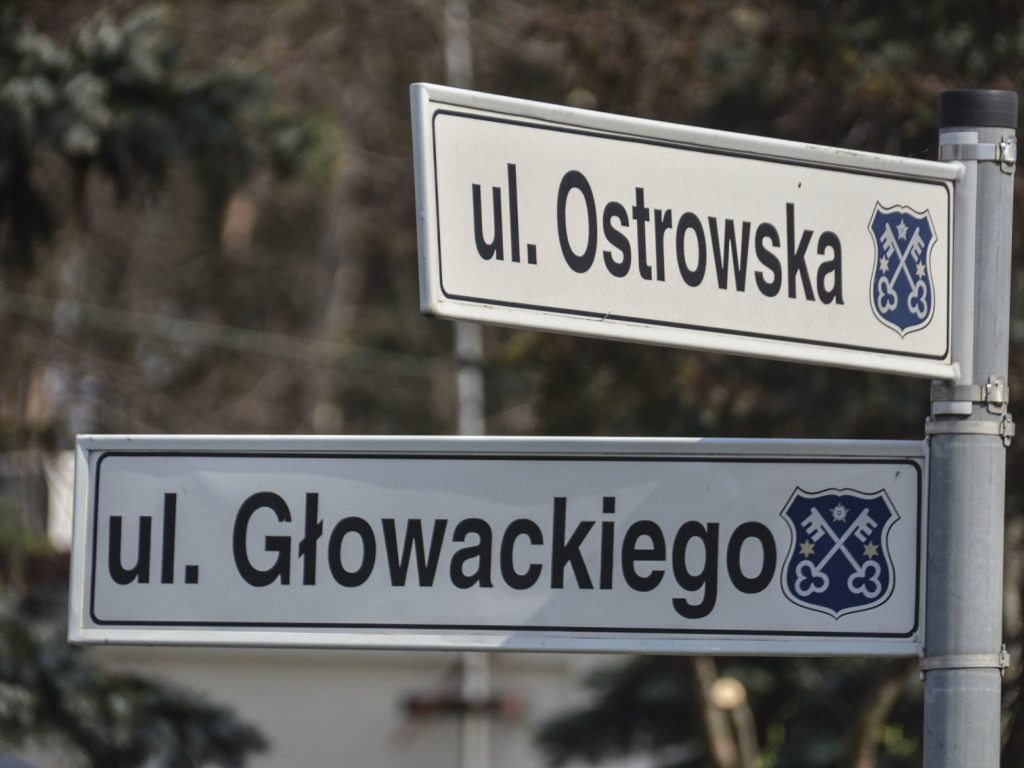Zderzenie aut na Ostrowskiej. Najechał na tył innego auta (ZDJĘCIA)
