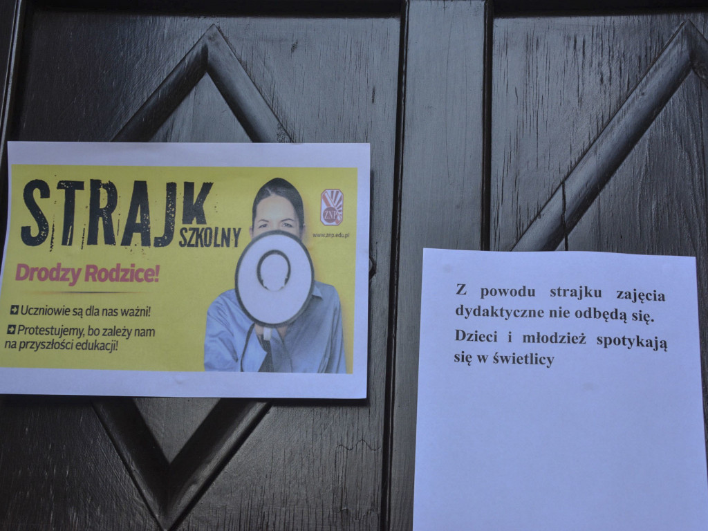 Pierwszy dzień strajku nauczycieli. W gminie niemal wszystkie szkoły stoją