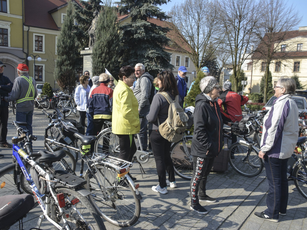 Rowerowa wyprawa z UTW (ZDJĘCIA)