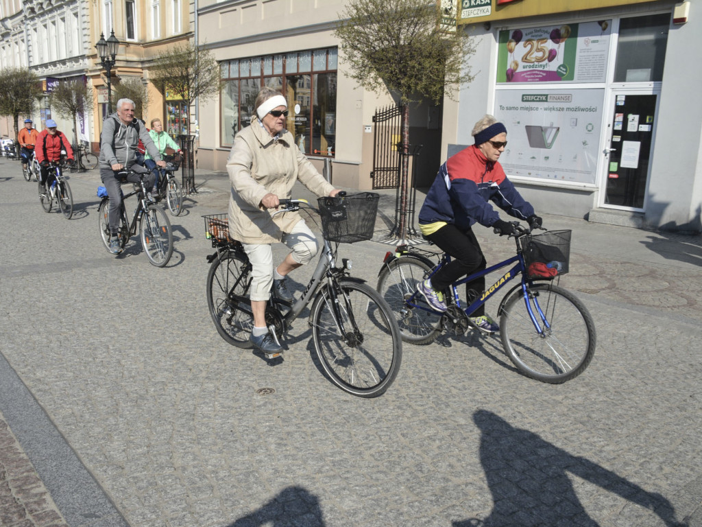 Rowerowa wyprawa z UTW (ZDJĘCIA)