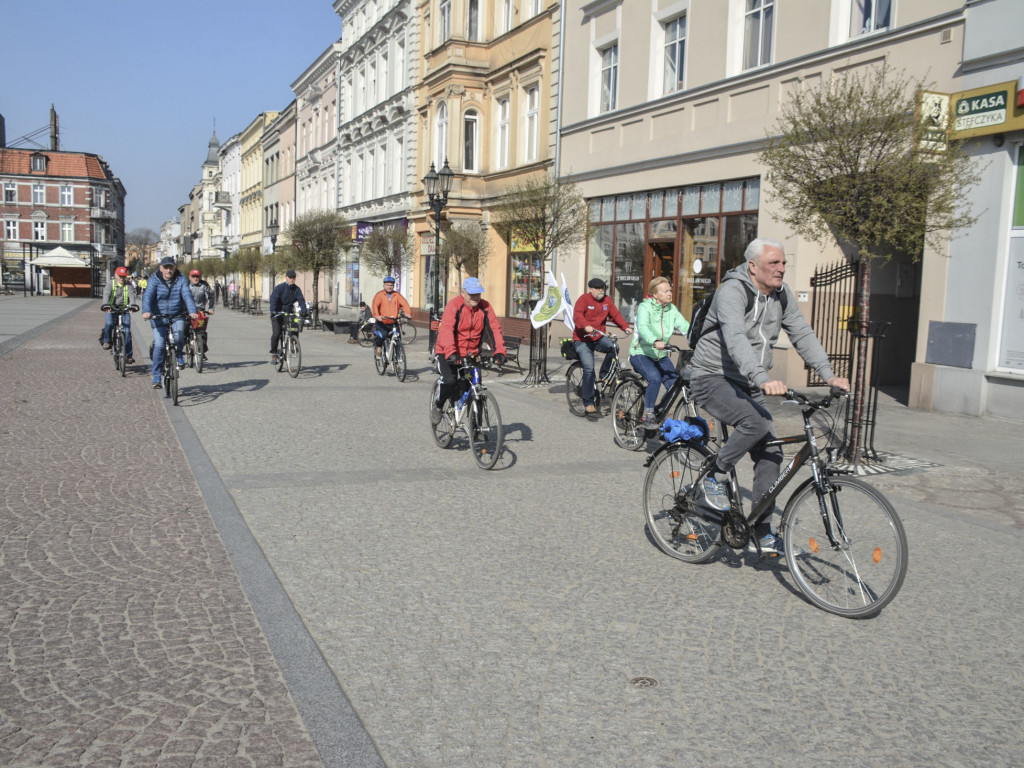 Rowerowa wyprawa z UTW (ZDJĘCIA)