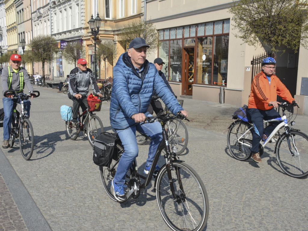 Rowerowa wyprawa z UTW (ZDJĘCIA)