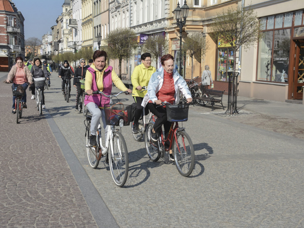 Rowerowa wyprawa z UTW (ZDJĘCIA)