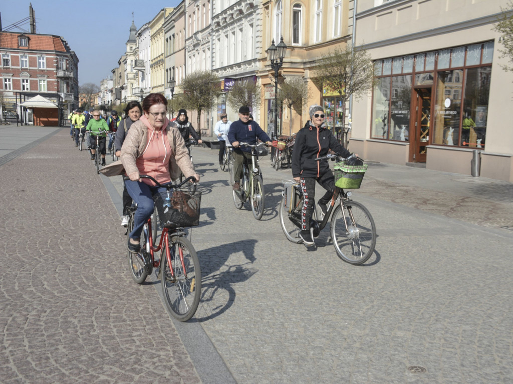 Rowerowa wyprawa z UTW (ZDJĘCIA)