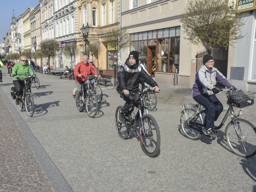 Rowerowa wyprawa z UTW (ZDJĘCIA)