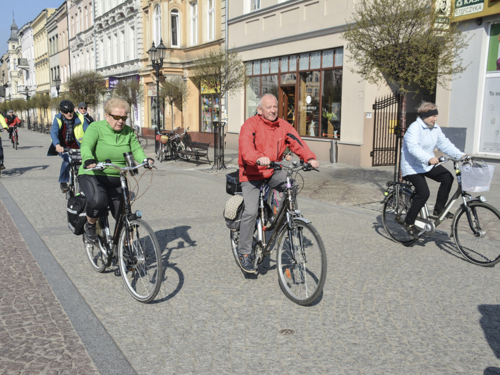 Rowerowa wyprawa z UTW (ZDJĘCIA)